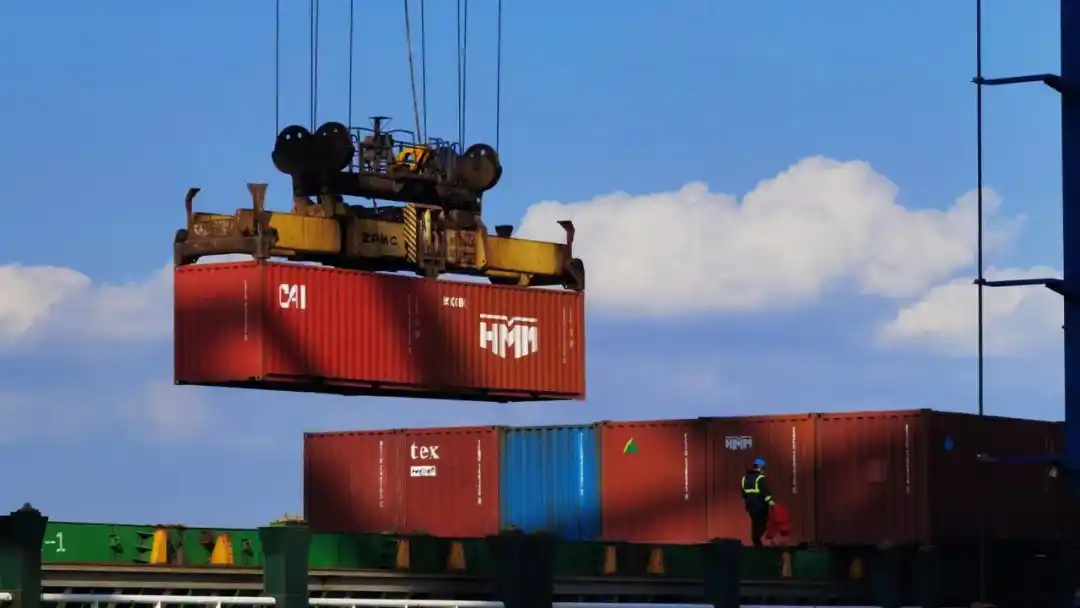 青岛正泰取得物流仓储智能货架专利，方便拿取高层物流产品提高使用效果